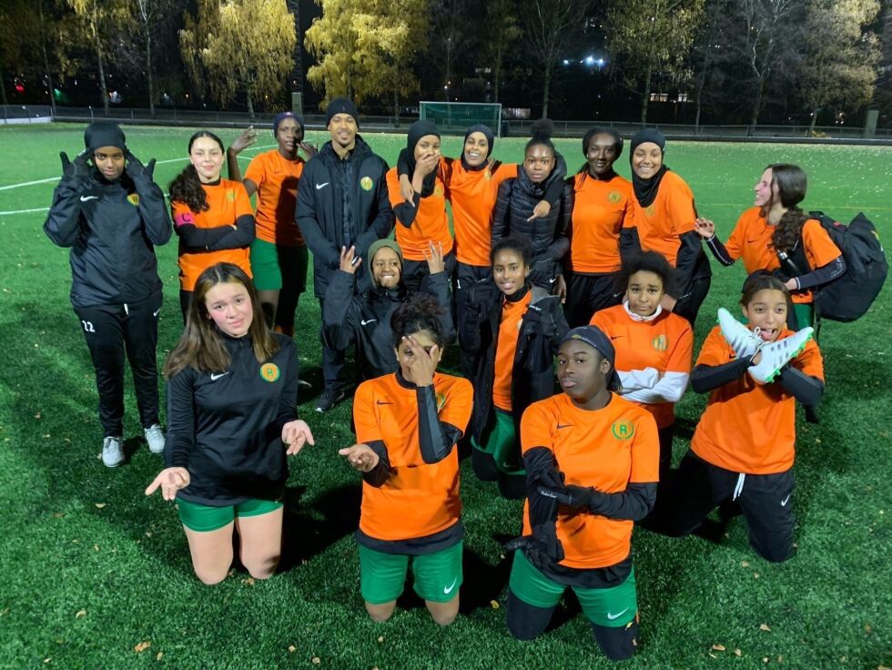 –KULT! Fotballjentene til Romsås IL synes det er kult å bli sponset av «Macern».