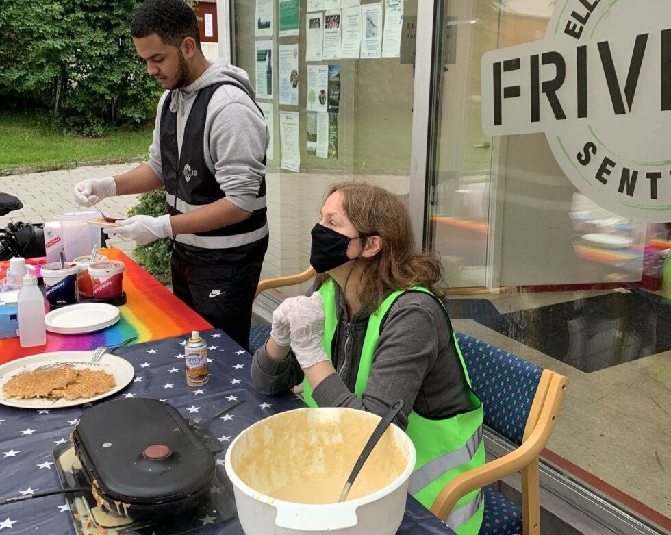 Stabilitet er kjennetegnet på lederne av frivilligsentralen, Monika Ustad og fritidsklubben, med Reza Vargordi. Begge er dyktige og positive ledere som har vært ansatt i mer enn 20 år i samme stilling på samme sted.