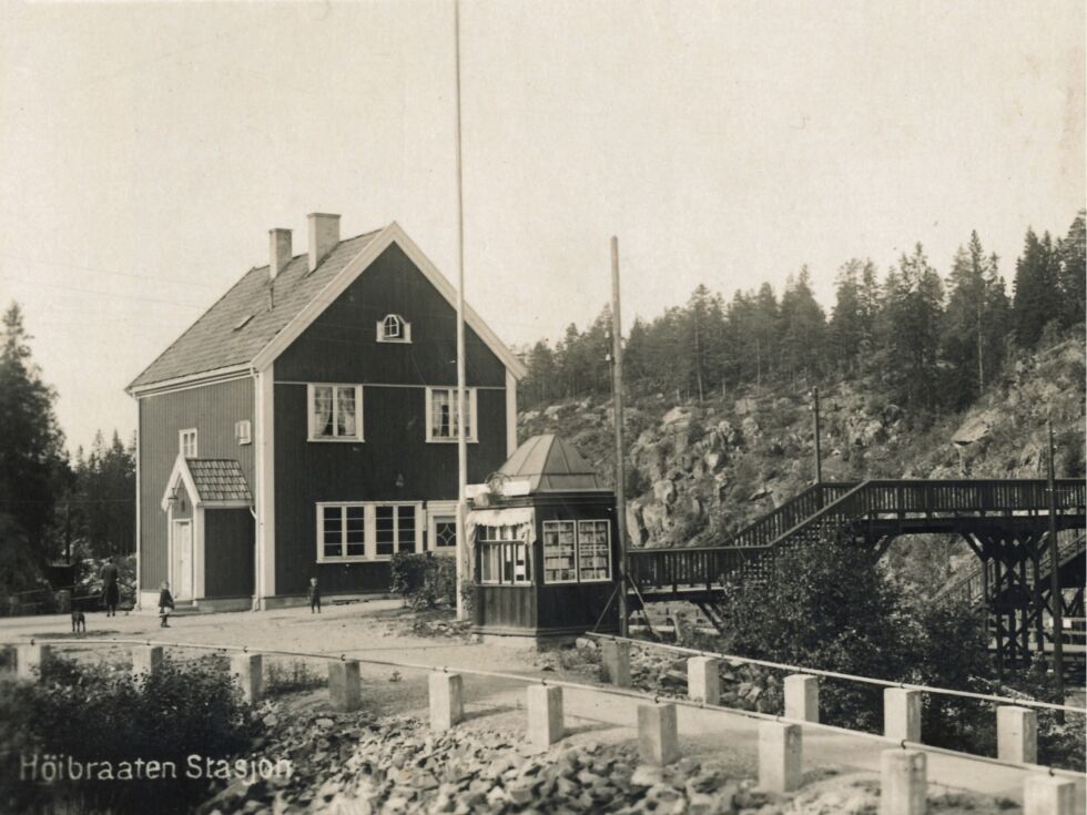 DEN GANG:Slik så Høybråten stasjon og området rundt ut da den endelig ble åpnet i 1921.