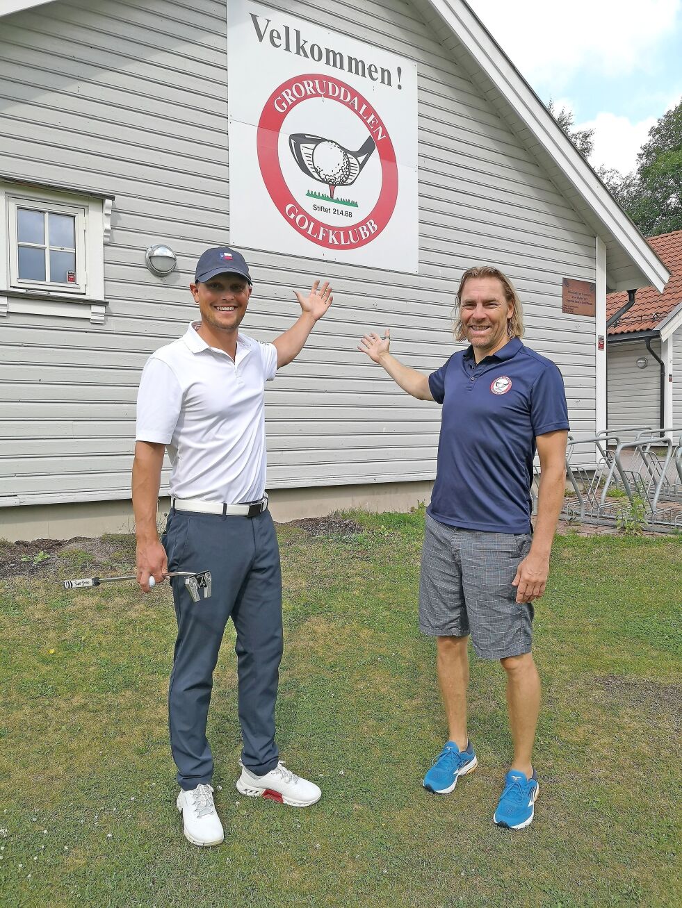 ØNSKER VELKOMMEN: Torbjørn Johansen og Rolf Børresen ønsker unge groruddøler velkommen til Groruddalen Golfklubb for å prøve seg og bli kjent med idretten.