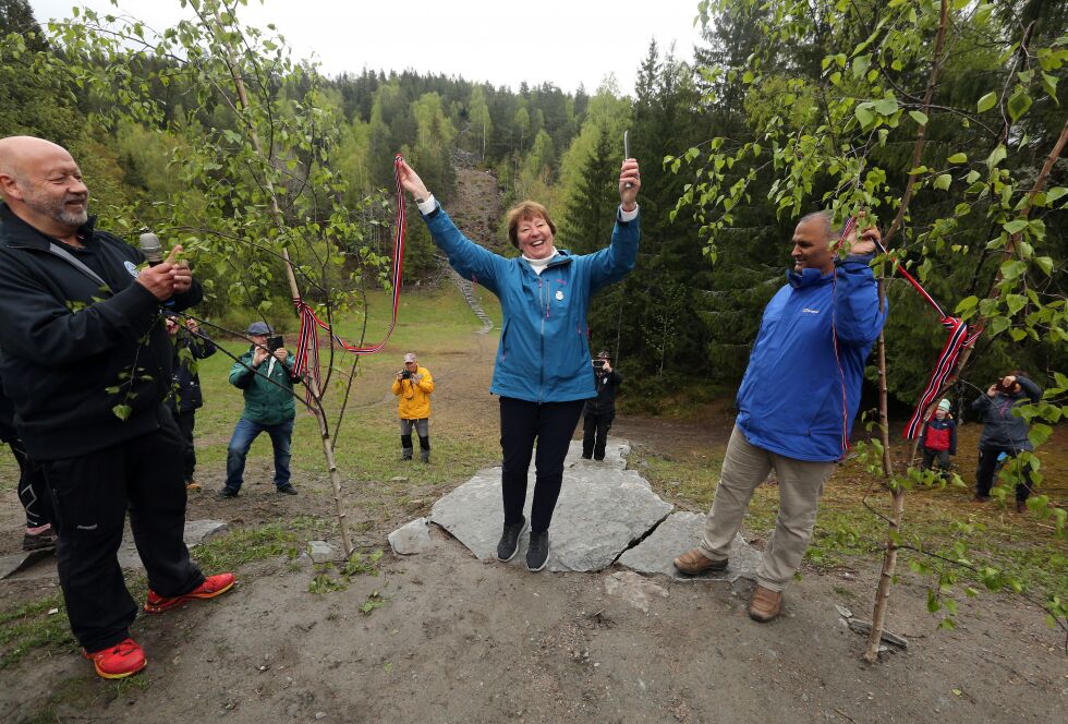 Marianne Borgen da hun åpnet steintrappa Liabratten i Gjelleråsmarka.