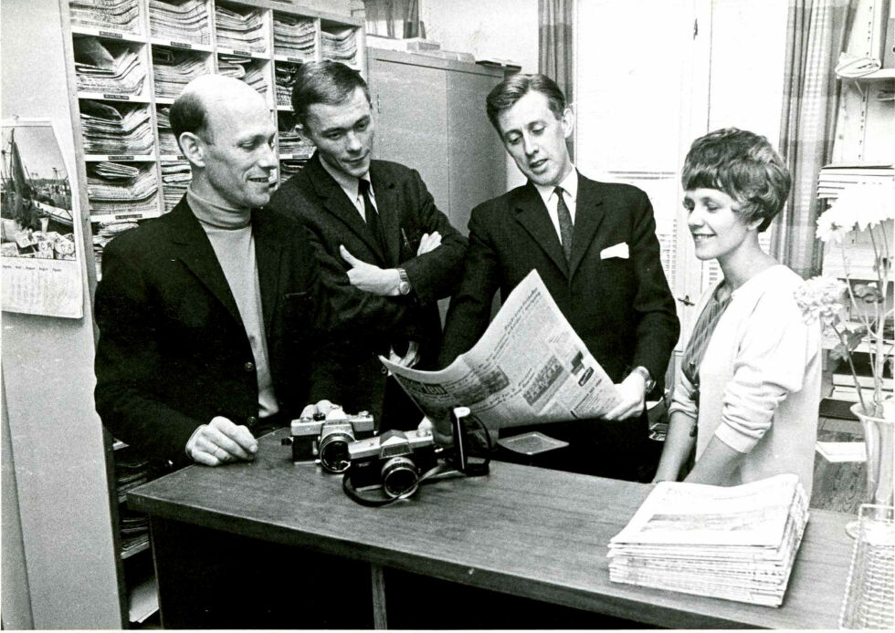 Staben i Akers Avis Groruddalen i 1968. Fra venstre: Rolf E. Brandt, Oddvar Stenstrøm, Hjalmar Kielland og Margit Kielland.
 Foto: Akers Avis Groruddalen