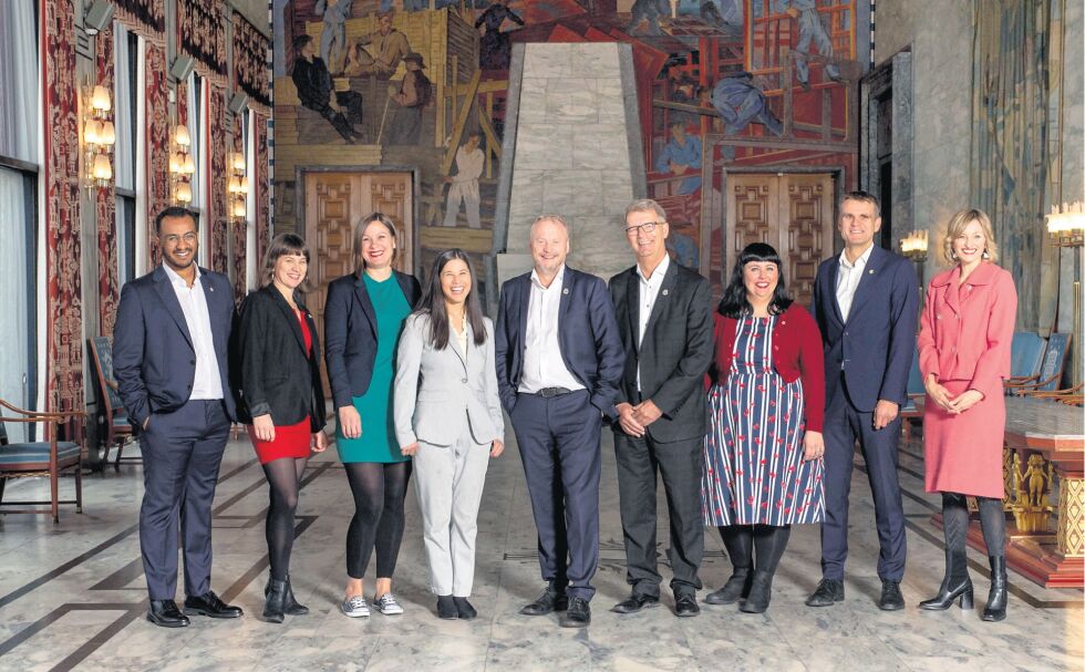 NYTT BYRÅD: Byråd for arbeid, sosiale tjenester og mangfold, Omar Samy Gamal (SV), byråd for kultur, idrett og frivillighet, Rina Mariann Hansen (Ap), byråd for byutvikling, Hanna Elise Marcussen (MDG), byråd for miljø og samferdsel og byrådets nestleder, Lan Marie Nguyen Berg (MDG), byrådsleder Raymond Johansen (Ap), byråd for helse, eldre og innbyggertjenester og sjef for byrådsavdeling for eldre, helse og arbeid, Robert Steen (Ap), byråd for næring og eierskap, Victoria Marie Evensen (Ap), byråd for finans, Einar Wilhelmsen (MDG), og byråd for oppvekst og kunnskap, Inga Marte Thorkildsen (SV).
Foto: Oslo kommune/Sturlason