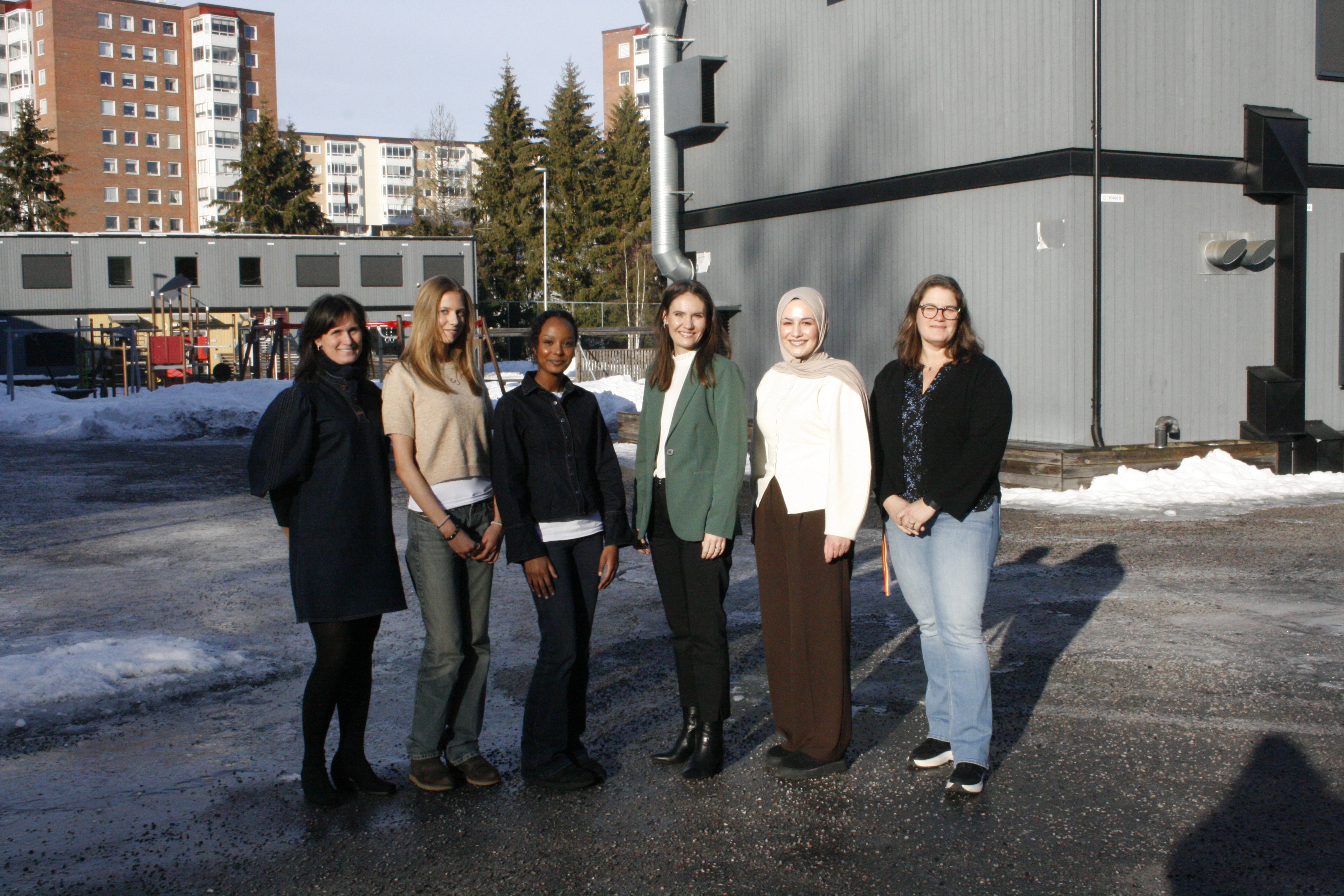 Men qaynotamni sorayapman